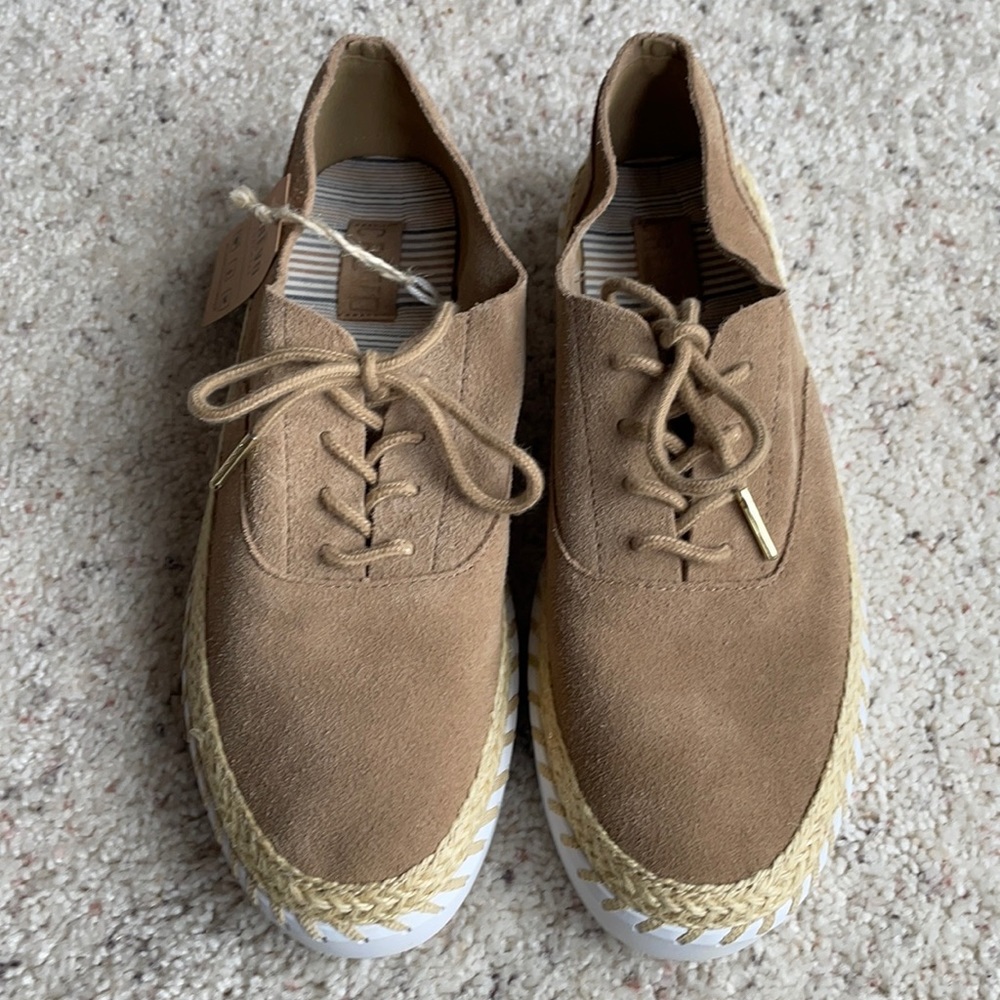 🆕 CREVO Camellia Sneaker size 10